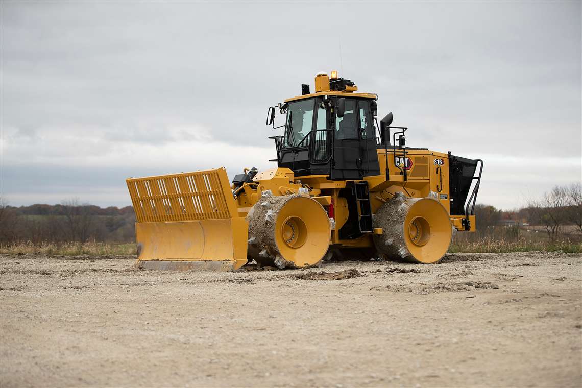 Cat 815 soil compactor 