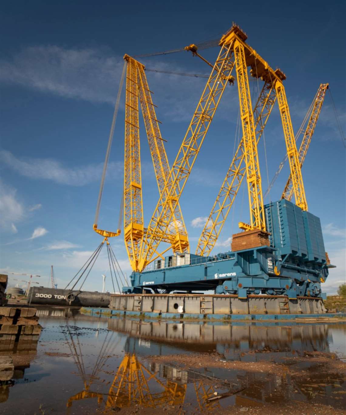 La nueva grúa eléctrica SGC-90 de Sarens.