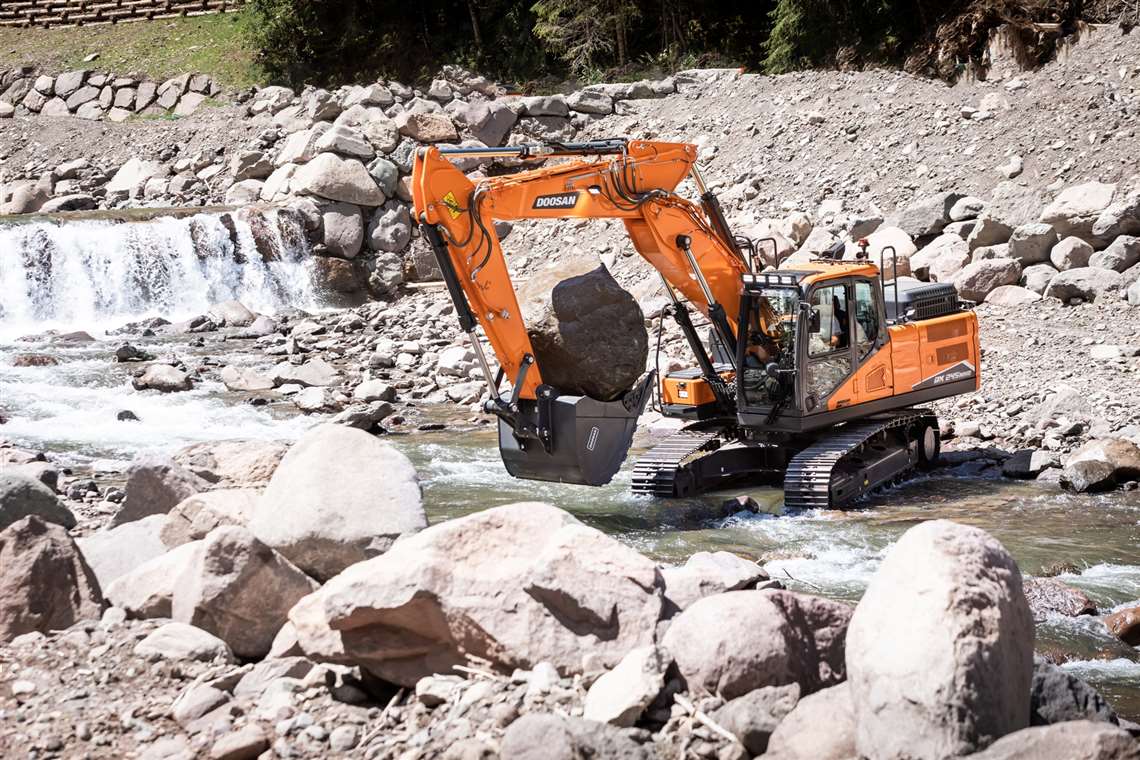 Doosan DX245NHD-7 excavator