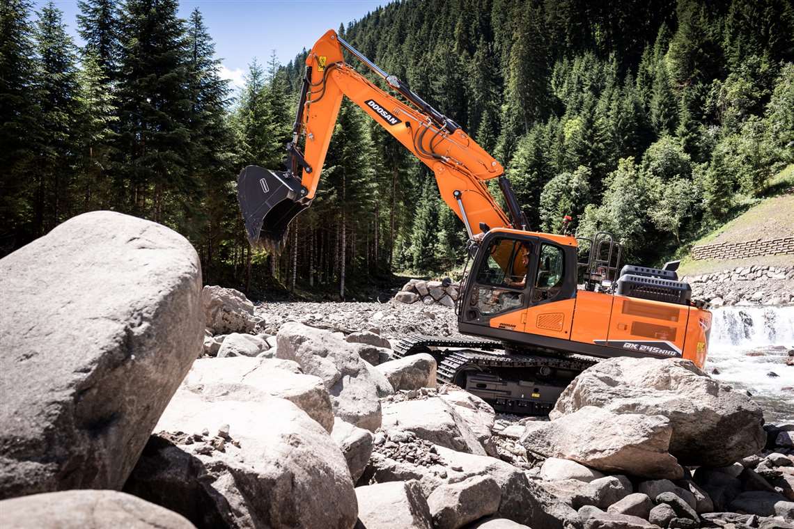 Doosan DX245NHD-7 excavator