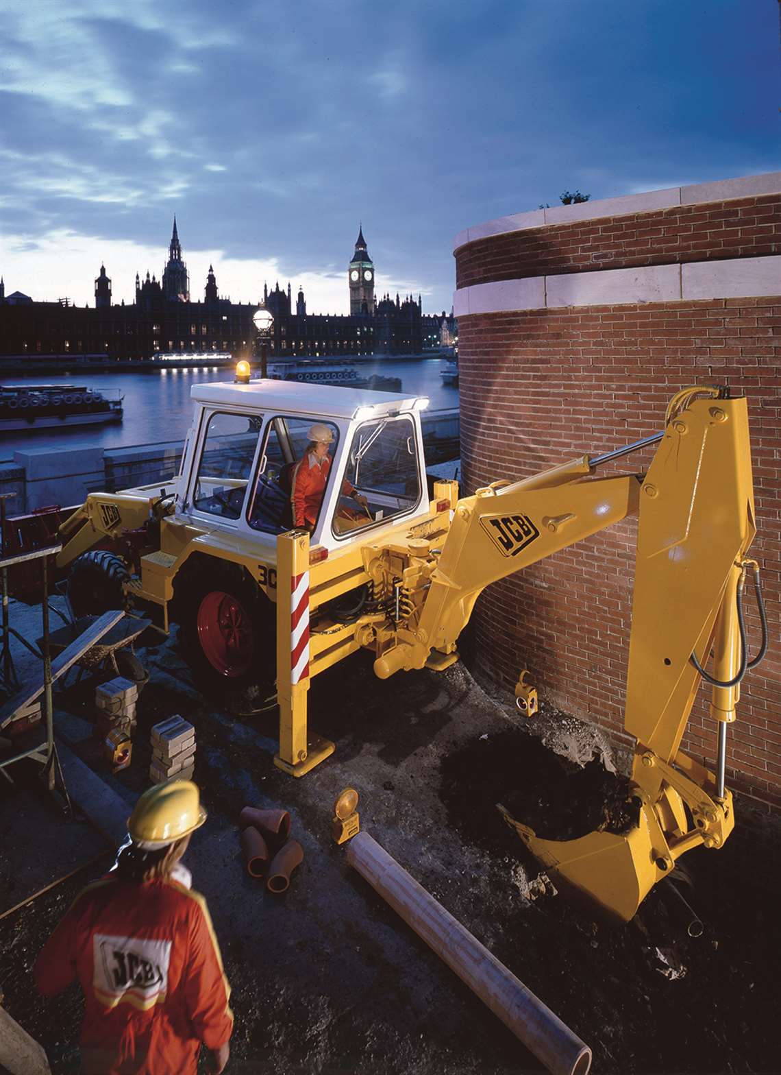 1977 - The JCB Mk III backhoe loader range is introduced.jpg