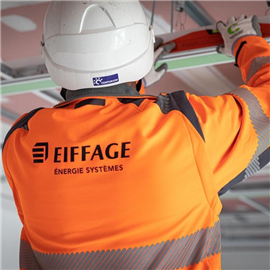 An Eiffage Énergie Systèmes worker on a rail job. (Image: Eiffage)