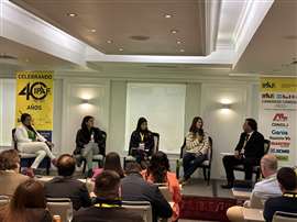 De izq. a derecha: Milagros Rodríguez, gerente de servicio técnico de Haulotte Chile; Valentina Guitérrez, rental partner de OYV Rental; Claudia Herrera, gerente de administración y finanzas de Alo Group; Yanina Bundrea, de RK Elevaciones; y Cristián Peters, editor de CLA.