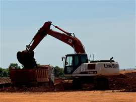 La 210X3E operando en el Corredor Metropolitano del Este, en Paraguay. (Foto: Link-Belt)