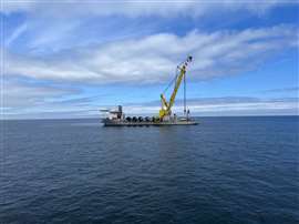 La nave per carichi pesanti Les Alizés di Jan De Nul installa il primo monopalo nel parco eolico offshore Borkum Riffgund 3