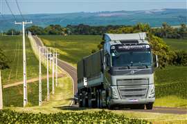 Con 7.200 matrículas en 2023, Volvo FH es el camión más vendido de Brasil.
