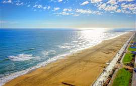 Vista aérea do calçadão de Virginia Beach