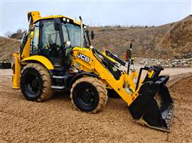 New 4CX Pro backhoe features Dual Drive system