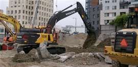 A Volvo EC230 Electric excavator in Los Angeles, US. (Image: Skanska)