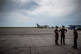 Un chasseur à réaction de l'armée de l'air italienne à la base aérienne de Mihail Kogalniceanu, en Roumanie