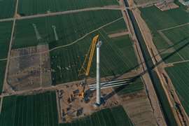 XCMG XCA4000 batte un record di sollevamento su un progetto di costruzione di un parco eolico cinese da 200 MW