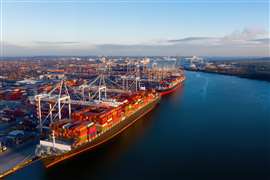 Porto di spedizione del Regno Unito (Immagine: Adobe Stock)