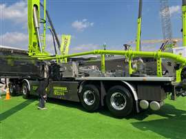 Pompa per calcestruzzo Zoomlion alimentata da celle a combustibile a idrogeno da 20 kW e pacco batteria, raffigurata nel giorno di apertura di Bauma China 2024. (Foto: KHL)