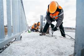 Working with tools in cold weather (Image: Adobe Stock)