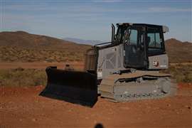 Una excavadora Caterpillar pintada en gris centenario