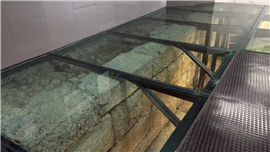 Le mura medievali in mostra nella stazione della metropolitana Sant'Ambrogio di Milano (Immagine: Webuild)