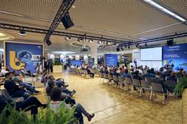 Fotografía de los delegados en el Foro Bauma 2022. El Foro de este año se centrará en cinco temas: sostenibilidad, neutralidad climática, construcción digital, sistemas de propulsión alternativos y minería. (Foto: Messe München)