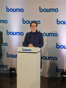 Klara Geywitz, ministro federale tedesco per l'edilizia abitativa, lo sviluppo urbano e l'edilizia, parla all'inaugurazione del Bauma 2025 a Monaco di Baviera, Germania (Immagine: Neil Gerrard)