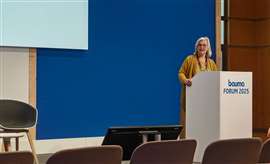Dra. Katharina Knapton-Vierlich, jefa de la Unidad de Construcción de la Comisión Europea, en su intervención en Bauma 2025 en Múnich (Alemania) (Imagen: Neil Gerrard)