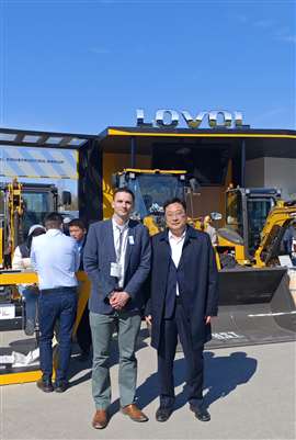 Lovol's managing director Mr. Wang Bin (right) with Construction Briefing editor Neil Gerrard (Image courtesy of Lovol)