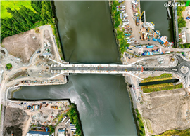 Vista aérea de la construcción del puente Renfrew en Escocia. Imagen cortesía de GRAHAM.