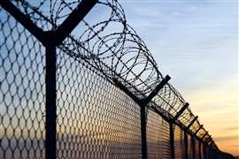 Border fence in Europe with wire Image: Adobe Stock