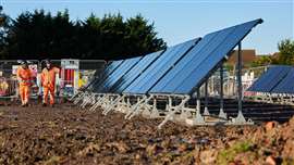 Kier teste des panneaux solaires alimentés par des piles à combustible à hydrogène vert sur un site du Somerset, au Royaume-Uni.