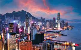 Hong Kong's Victoria Harbour at sunset (Image: TTstudio via AdobeStock - stock.adobe.com)