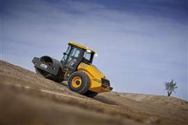 Photo showing JCB's new VM118D single drum soil compactor, powered by a 55kW Stage V JCB 430 engine. (Photo: JCB)