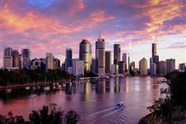 Vista della città di Brisbane e del fiume Brisbane al mattino presto con nuvole rosa