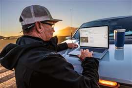 Exemplo da plataforma PRO Service da John Deere em uso em um local desértico. Imagem: John Deere