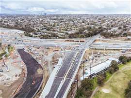 Obras na rodovia North East Link, em Melbourne, Austrália. Imagem: Adobe Stock