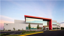 Renderbild der zukünftigen Anlage von QTS Data Centers in Cedar Rapids, Iowa, USA. Die Bauarbeiten für die erste Phase sind derzeit im Gange. Geplant sind insgesamt sieben Gebäude. Bild mit freundlicher Genehmigung von QTS Data Centers