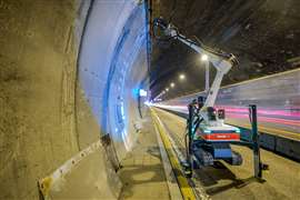Un BauBot perfora i fori nel progetto di ammodernamento del tunnel di Engelberg in Germania (immagine per gentile concessione di Fischer)