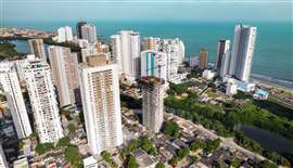 In Cartagena, Colombia, the 22-storey 75m high Sun City residential tower is being built in what has been described as a dense urban environment