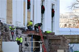 The East Wing of the White House is being demolished for the construction of U.S. President Donald Trump' s proposed ballroom at the White House in Washington, D.C., U.S., December 1, 2025. REUTERS/Annabelle Gordon