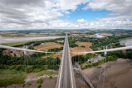 El tráfico en el puente colgante Severn, de 60 años de antigüedad, en el Reino Unido, se enfrenta a restricciones debido al deterioro del cable.