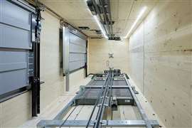 Schindler desarrolla un sistema de hueco de ascensor de madera para la ampliación de la escuela modular de Berlín