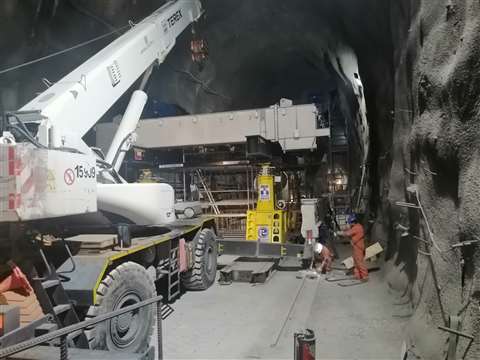 Para el desmantelamiento se utilizó el sistema Super Boom Lift SBL500 de Enerpac
