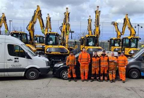 The GKD team with the JCB Hydradigs