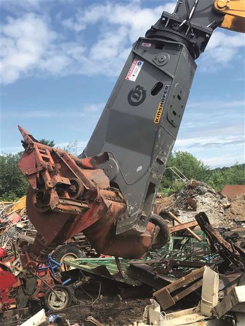 Demarec’s DXS scrap shear is ideal for demolition and scrap processing