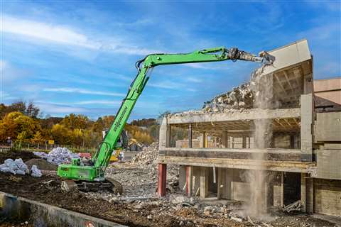 The Sennebogen 830 E excavator demolishing a building