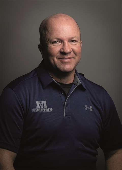 Adam Parker, ingeniero de Mountain Crane Service