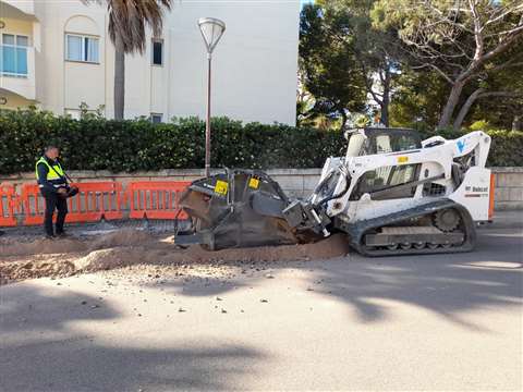 Bobcat has a remote control system for compact loaders – 5G could see the popularity of remote controlled equipment increasing. 