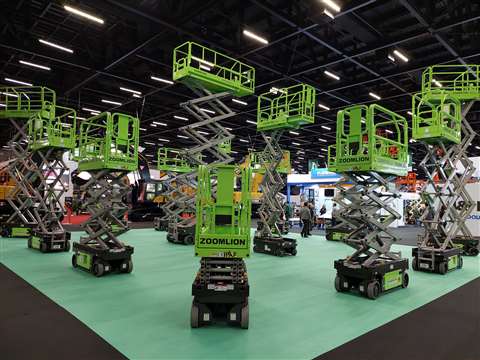 Zoomlion llevó a la feria plataformas aéreas articuladas y tijeras, modelos de bombas para hormigón y montacargas.