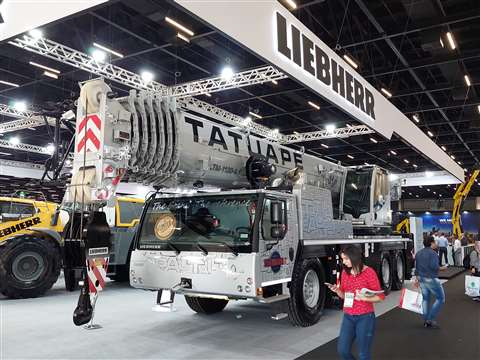 La LTM 1120-4.1 en el stand de Liebherr en M&T Expo 2022