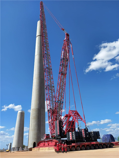 La nueva grúa sobre orugas con pluma de celosía Tadano CC 38.650 de Mammoet para trabajos eólicos en Brasil. Foto: Mammoet