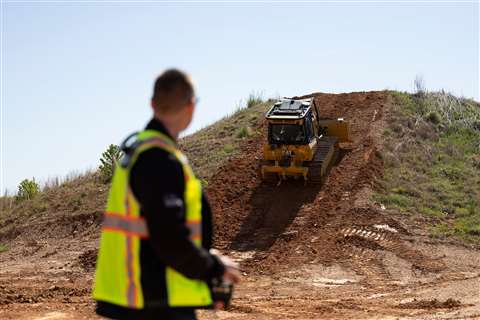 Cat D3 con Cat Command con para funcionamiento con línea de visión.