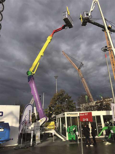 Palazzani tuvo en su stand el ascensor araña más grande del mundo, el TT2J 58.