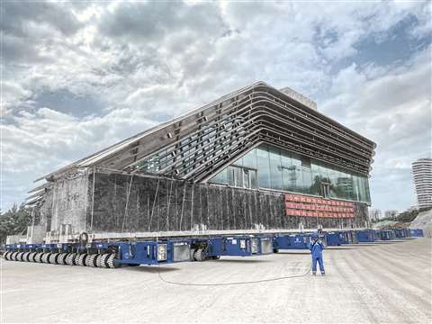 Sinotrans Heavy-Lift Co. set a new world record for the heaviest transport of a building using SCHEUERLE SPMT